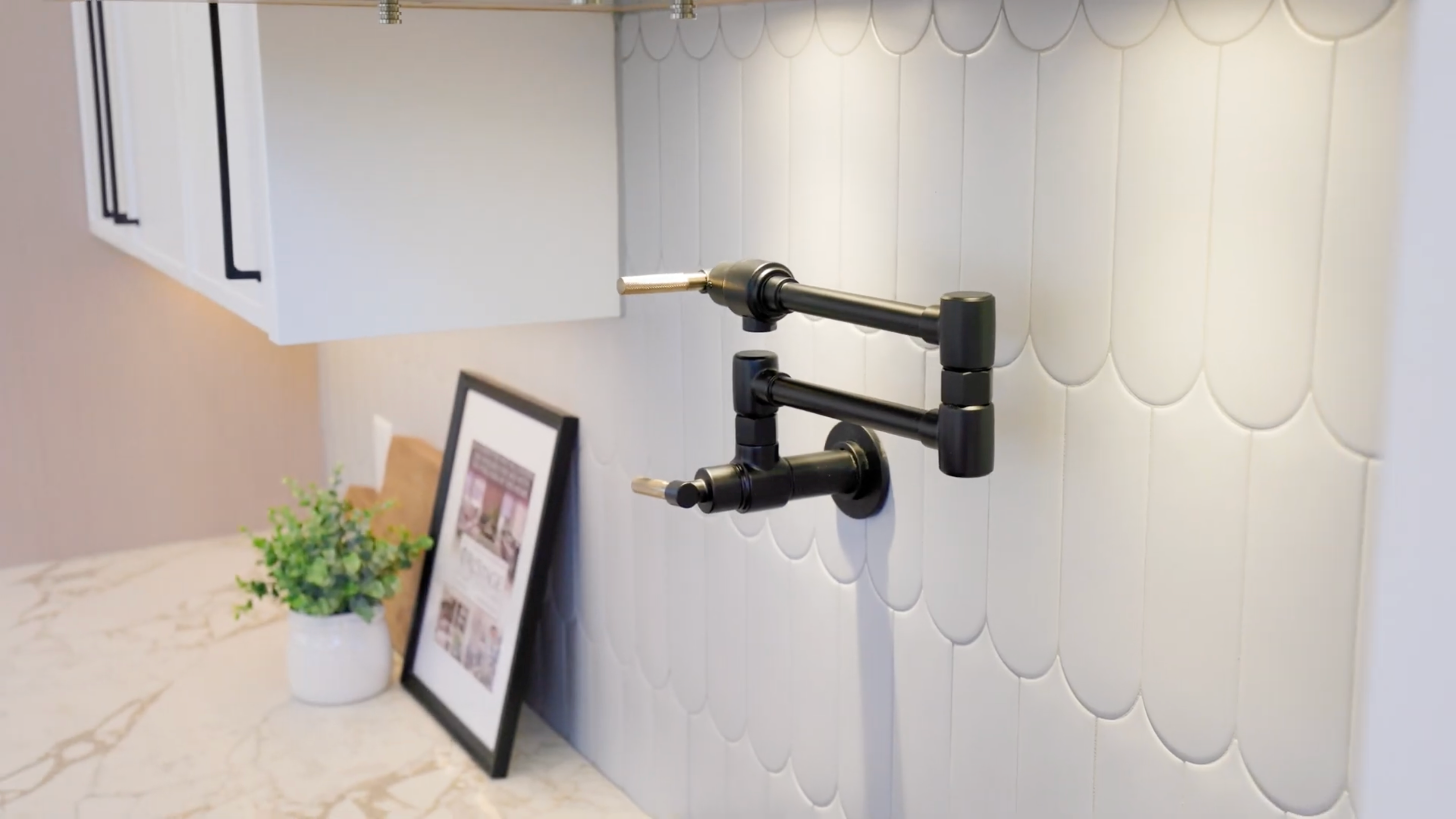 CALM, CONNECTED, AND CLUTTER-FREE: KITCHEN IDEAS FOR OPEN PLANS (RESTON, VA)